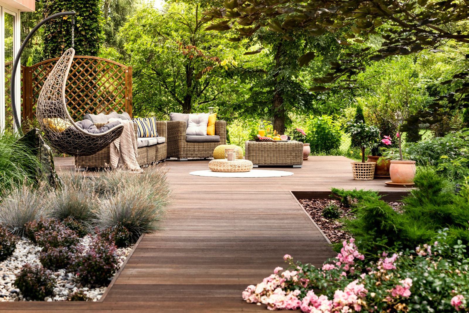 Nieuw aangelegde tuin met borders in Landgraaf